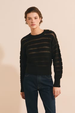 Pull manches longues avec boutons dor&eacute;s;${refinementColor}