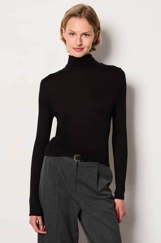 Turtleneck Long-Sleeved T-Shirt;${refinementColor}