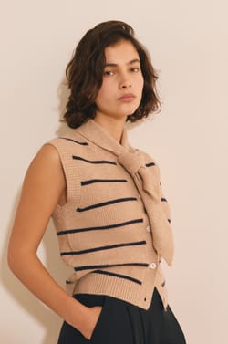 Gilet sans manches avec lien &agrave; nouer;${refinementColor}