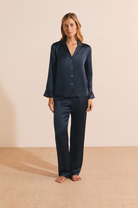 Long-sleeved silk pyjama shirt;${refinementColor}