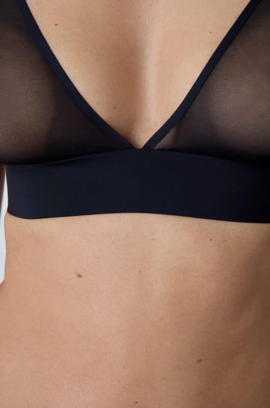 Wireless triangle bra in mesh;${refinementColor}