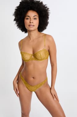 Tanga en broderie florale;${refinementColor}