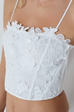 Biustonosz bez fiszbin z haftem;${refinementColor}