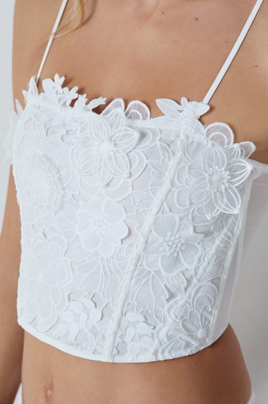 Soutien-gorge bustier sans coques avec broderies;${refinementColor}