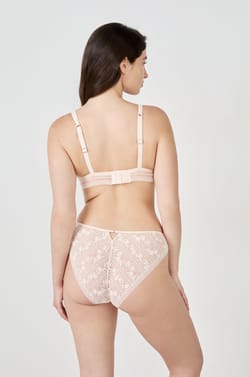 Wireless Lace Triangle Bra;${refinementColor}