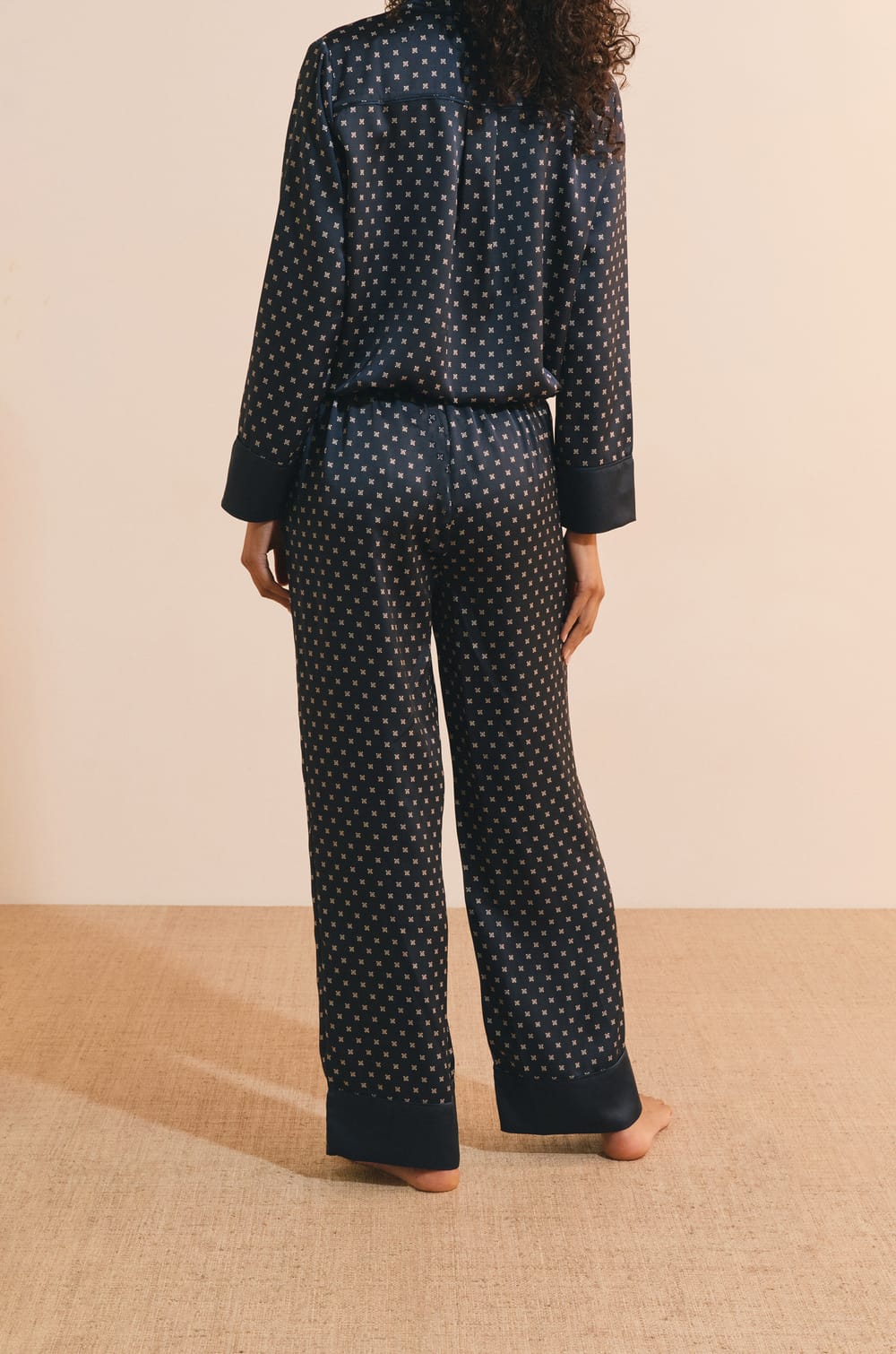 Pantalon de pyjama &agrave; pois satin&eacute;;${refinementColor}