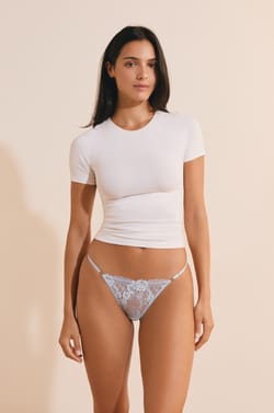 String en dentelle;${refinementColor}