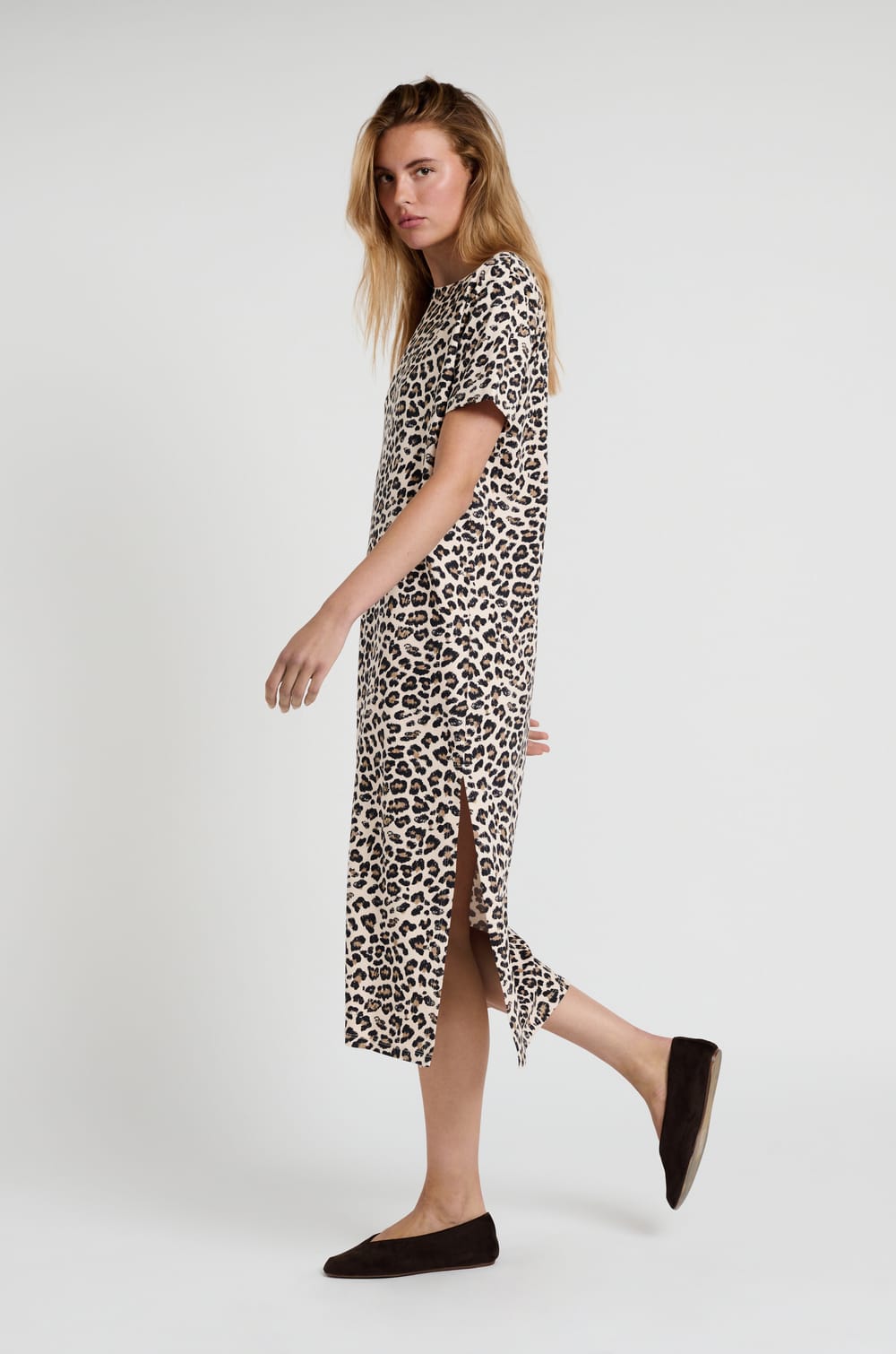 Lange jurk met luipaardprint;${refinementColor}