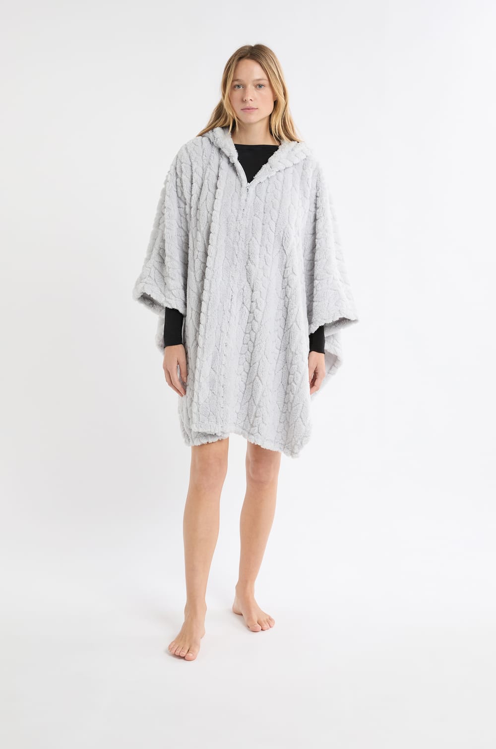 Poncho à manches 3/4;${refinementColor}