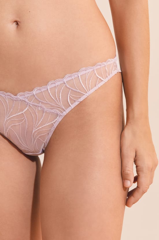 Tanga met bloemenborduurwerk;${refinementColor}
