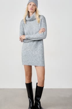 Robe pull col roulé;${refinementColor}