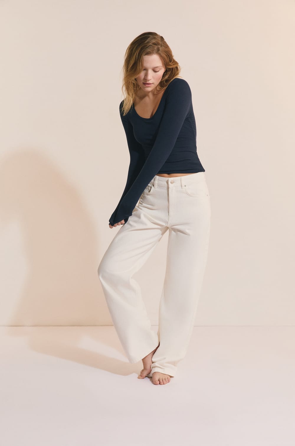 Tričko s dlouh&yacute;mi ruk&aacute;vy a tanečn&iacute;m v&yacute;střihem s integrovanou braletkou;${refinementColor}