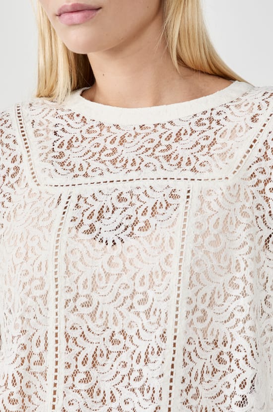 Top en dentelle;${refinementColor}