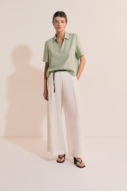 Blouse &agrave; manches courtes avec lin;${refinementColor}