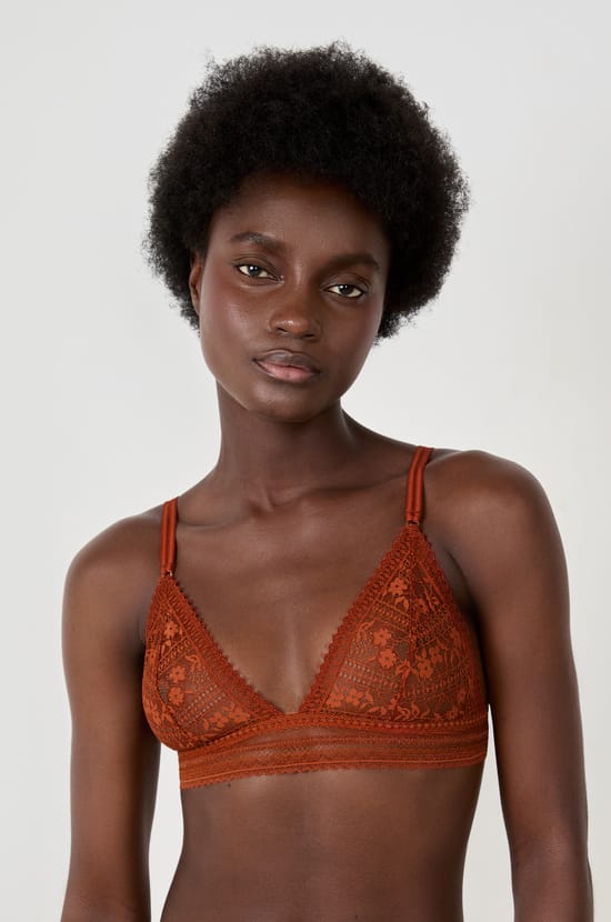 Wireless Lace Triangle Bra;${refinementColor}