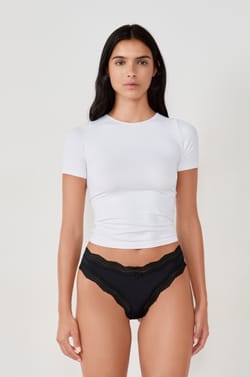 Tanga bords dentelle en microfibre;${refinementColor}