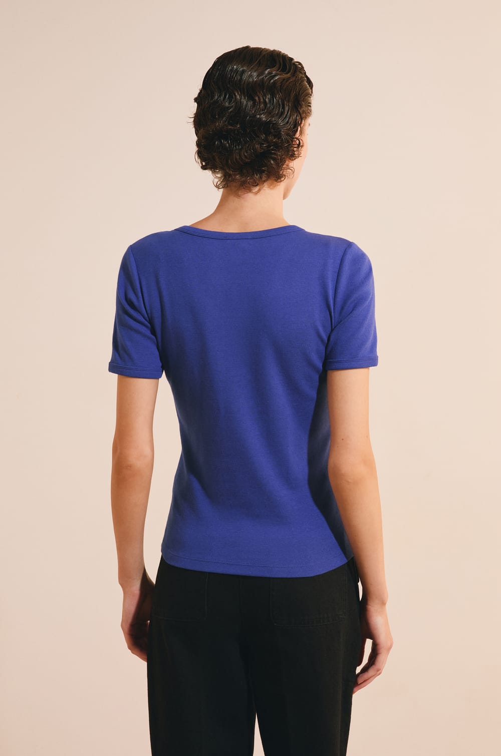 T-shirt &agrave; col V avec coton modal;${refinementColor}