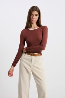 T-shirt col rond avec laine;${refinementColor}