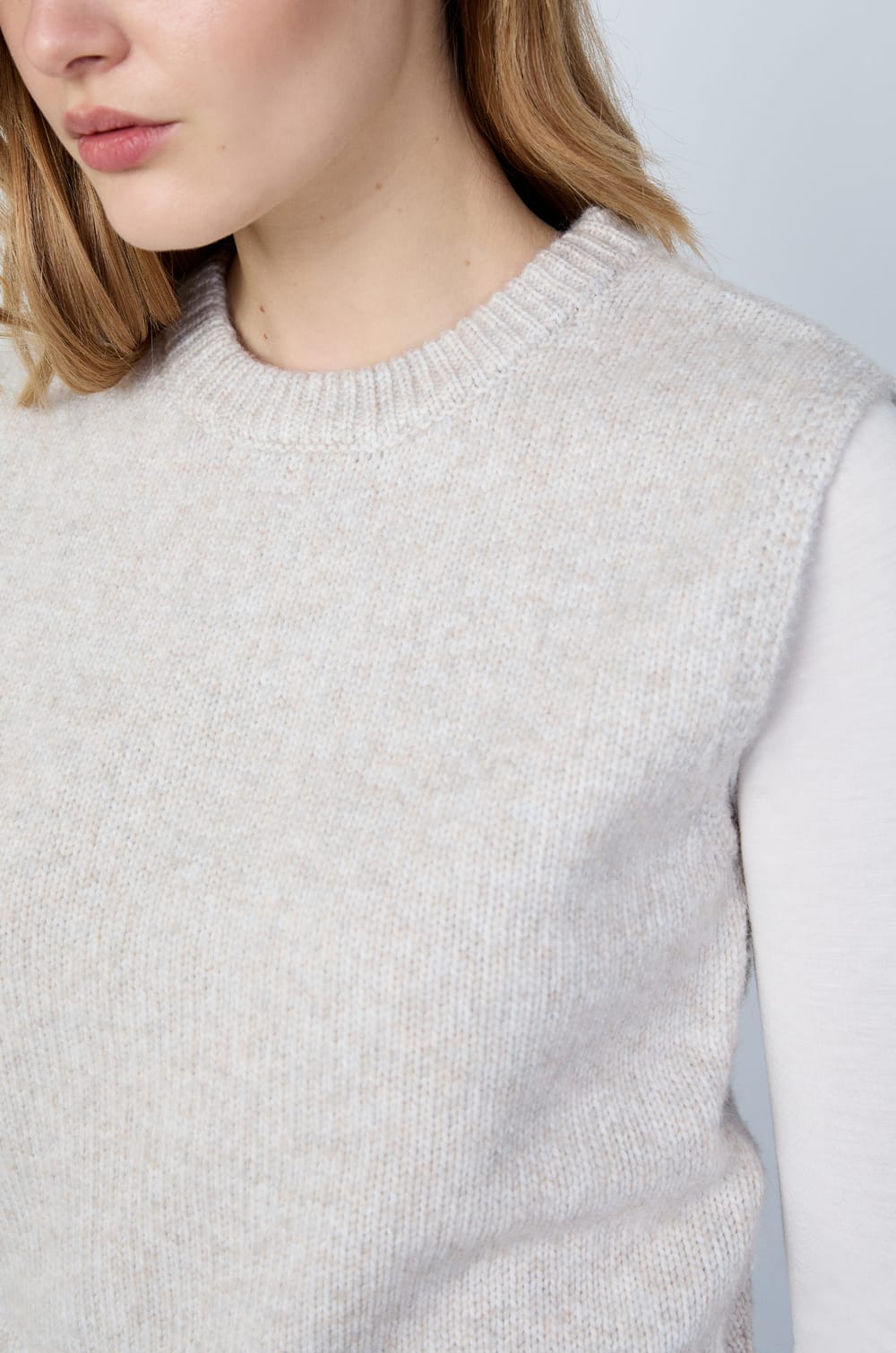Sleeveless Sweater;${refinementColor}