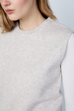 Sleeveless Sweater;${refinementColor}