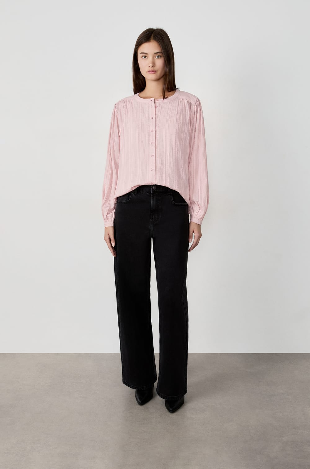 Long-sleeved shirt with embroidery;${refinementColor}