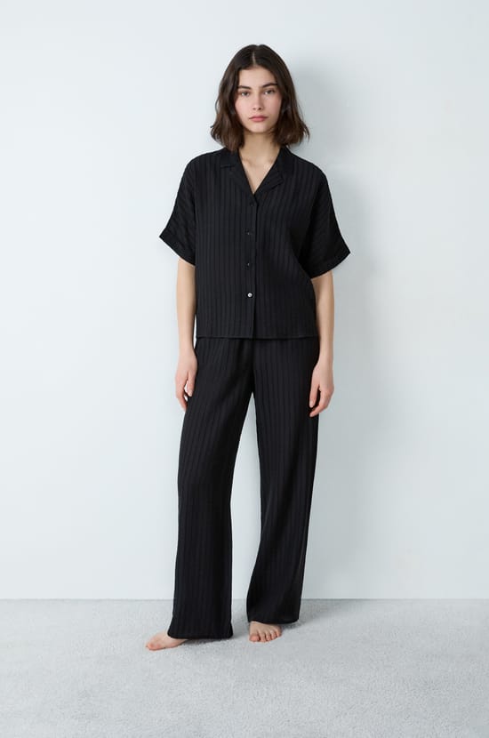 Gestreifte Pyjama-Bluse mit kurzen Ärmeln;${refinementColor}