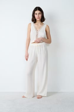 Pantalon de pyjama large &agrave; motifs ajour&eacute;s;${refinementColor}