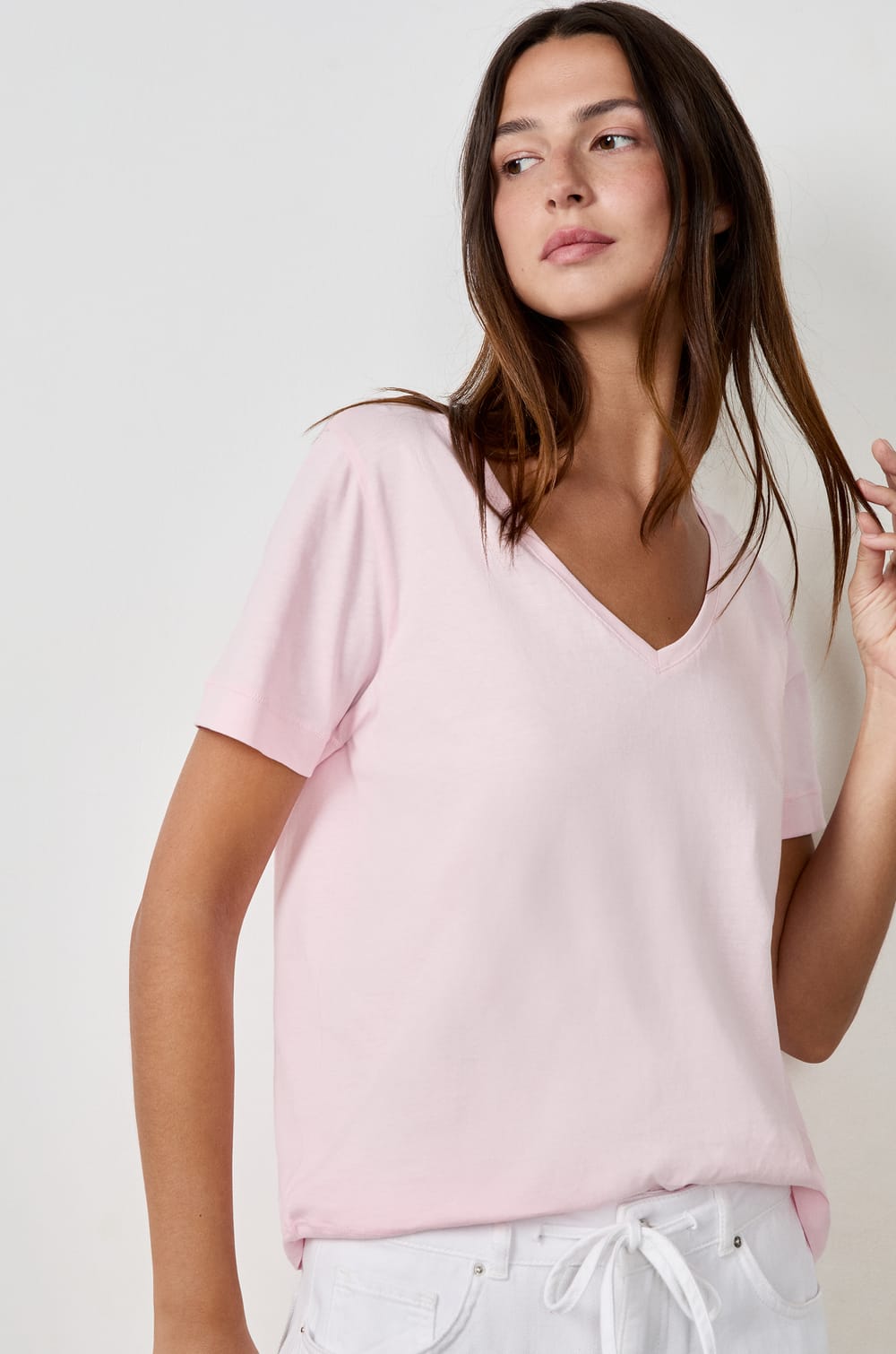 T-shirt col V manches courtes en coton;${refinementColor}