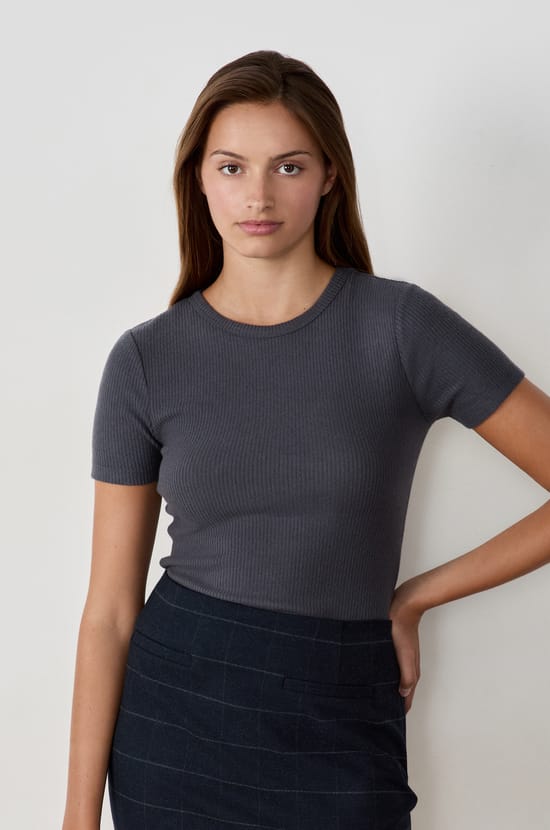 Short-sleeved round neck T-shirt;${refinementColor}