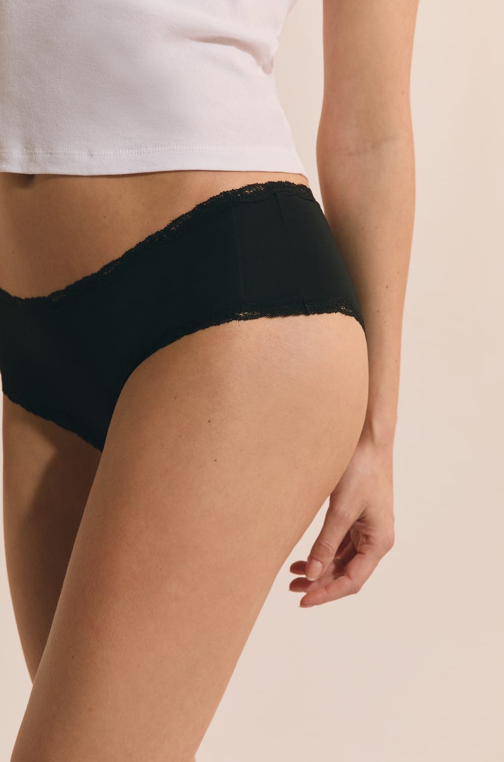 Shorty avec d&eacute;tails dentelle;${refinementColor}