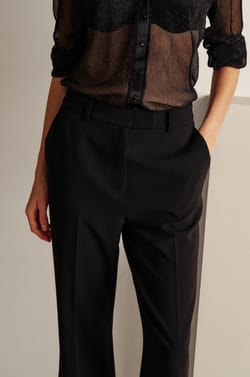 Pantalon flare;${refinementColor}