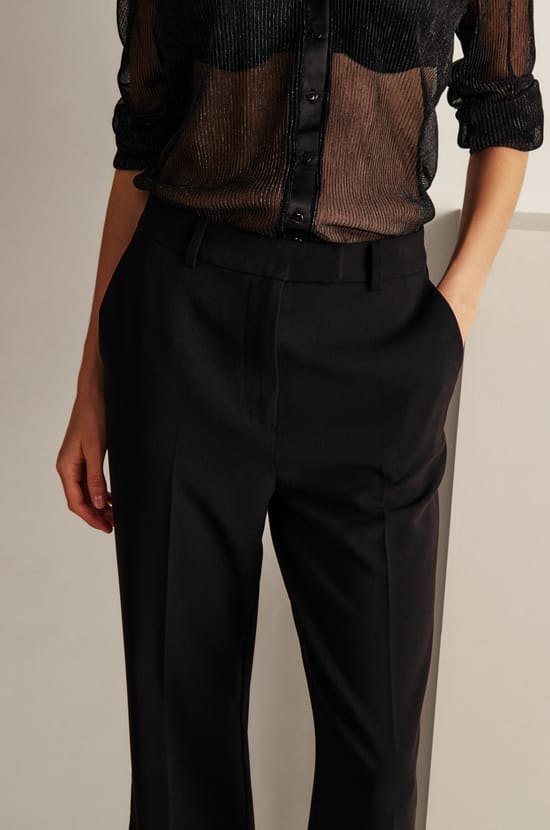 Pantalon flare;${refinementColor}