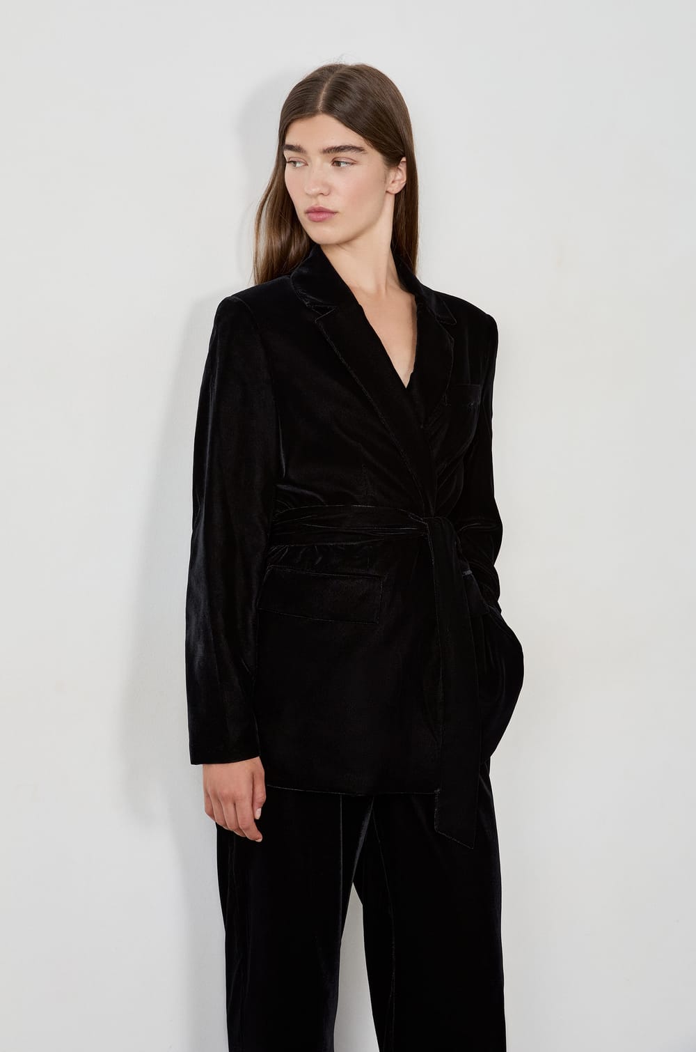 Blazer &agrave; nouer en velours;${refinementColor}