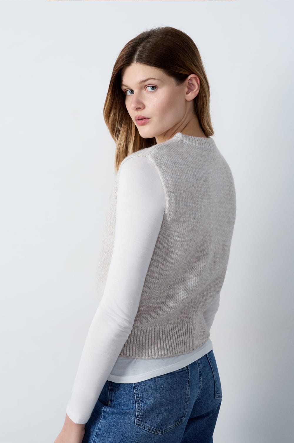 Sleeveless Sweater;${refinementColor}