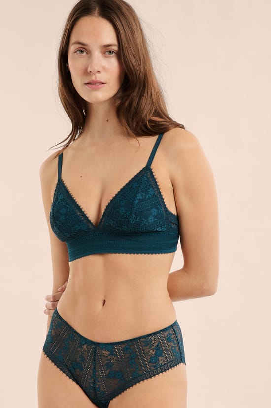 Bra N.8 - The Wireless Triangle in Lace;${refinementColor}