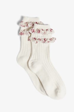 Calcetines con volantes;${refinementColor}