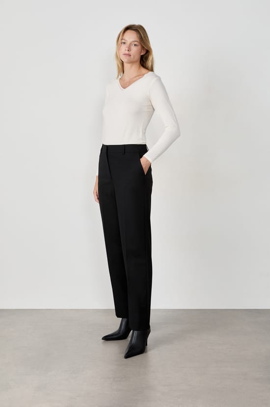 T-shirt manches longues col V en maille thermique ;${refinementColor}
