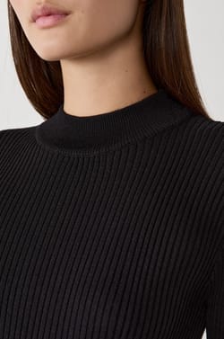 Robe pull courte;${refinementColor}