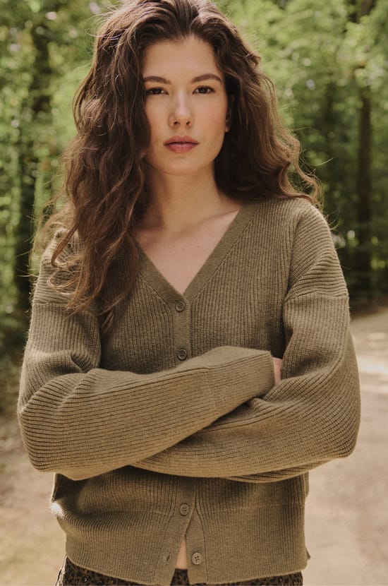 Cardigan col V;${refinementColor}