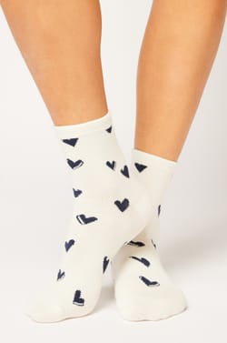 Heart pattern socks;${refinementColor}