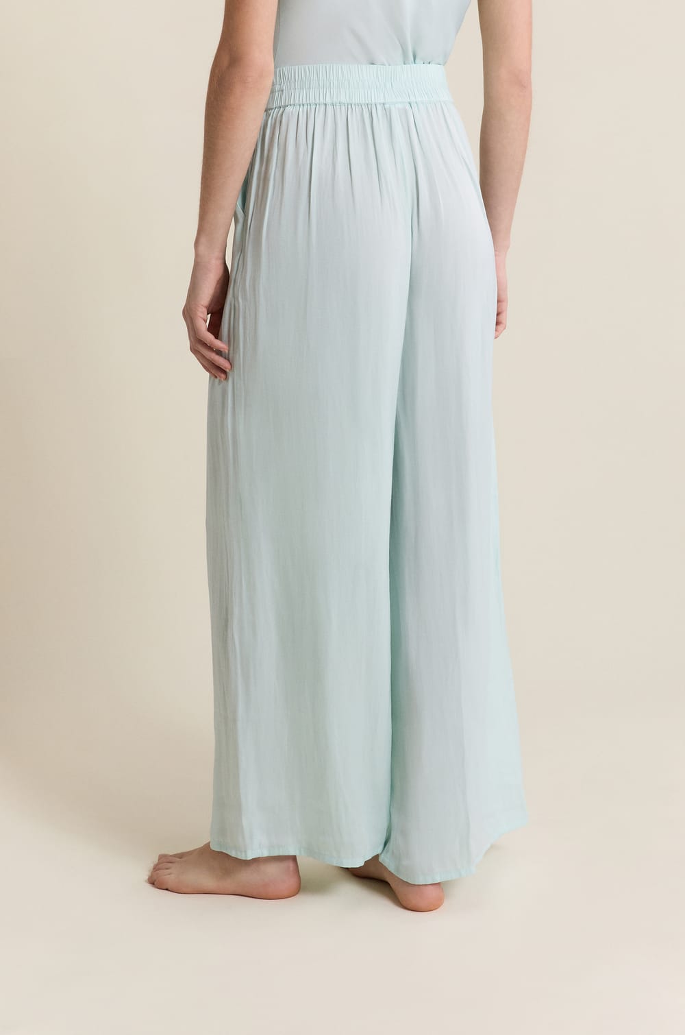 Pantal&oacute;n satinado de corte ancho;${refinementColor}