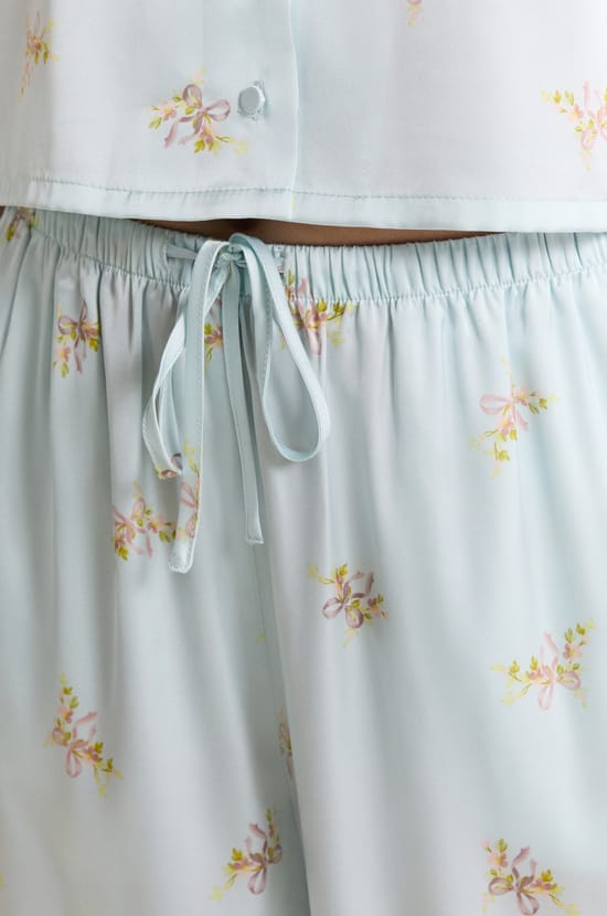 Pantalon de pyjama satin&eacute; &agrave; motifs;${refinementColor}