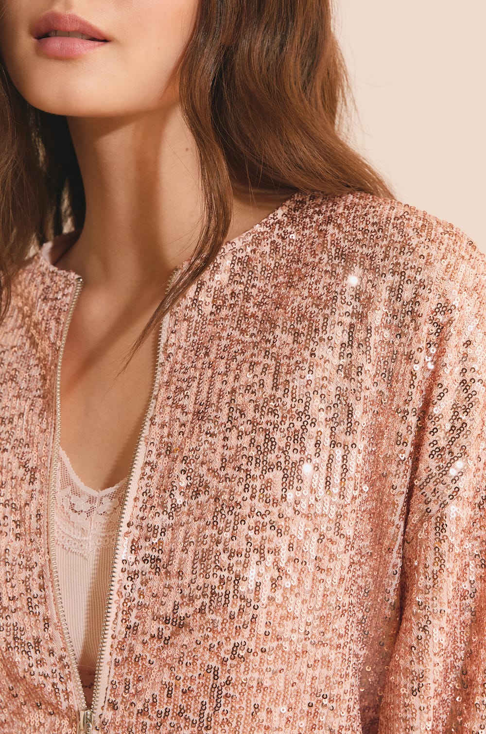 Chaqueta con lentejuelas;${refinementColor}