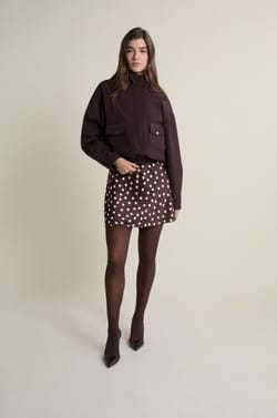 Jupe courte satin&eacute;e &agrave; pois;${refinementColor}