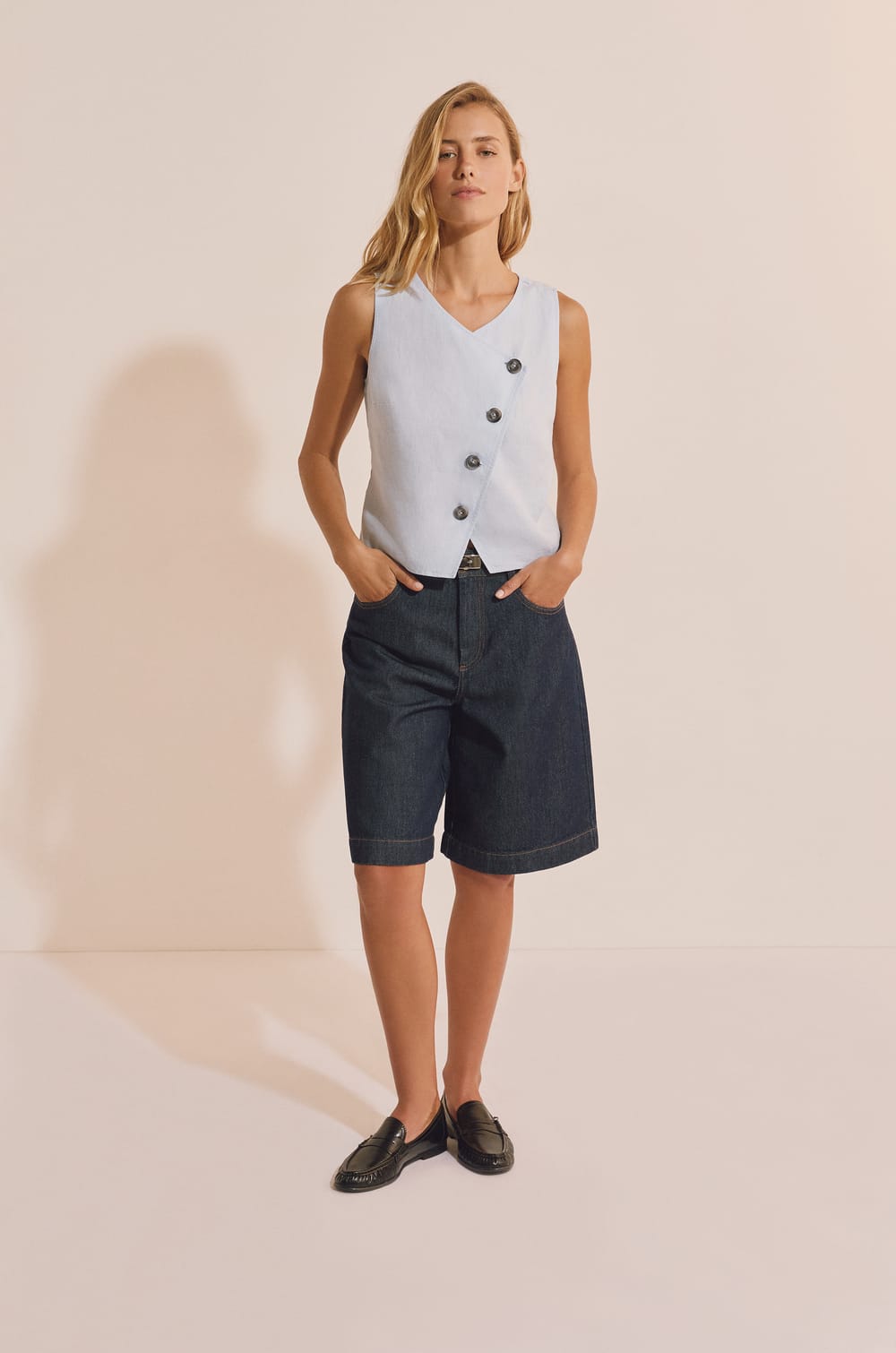 Top crois&eacute; en lin;${refinementColor}