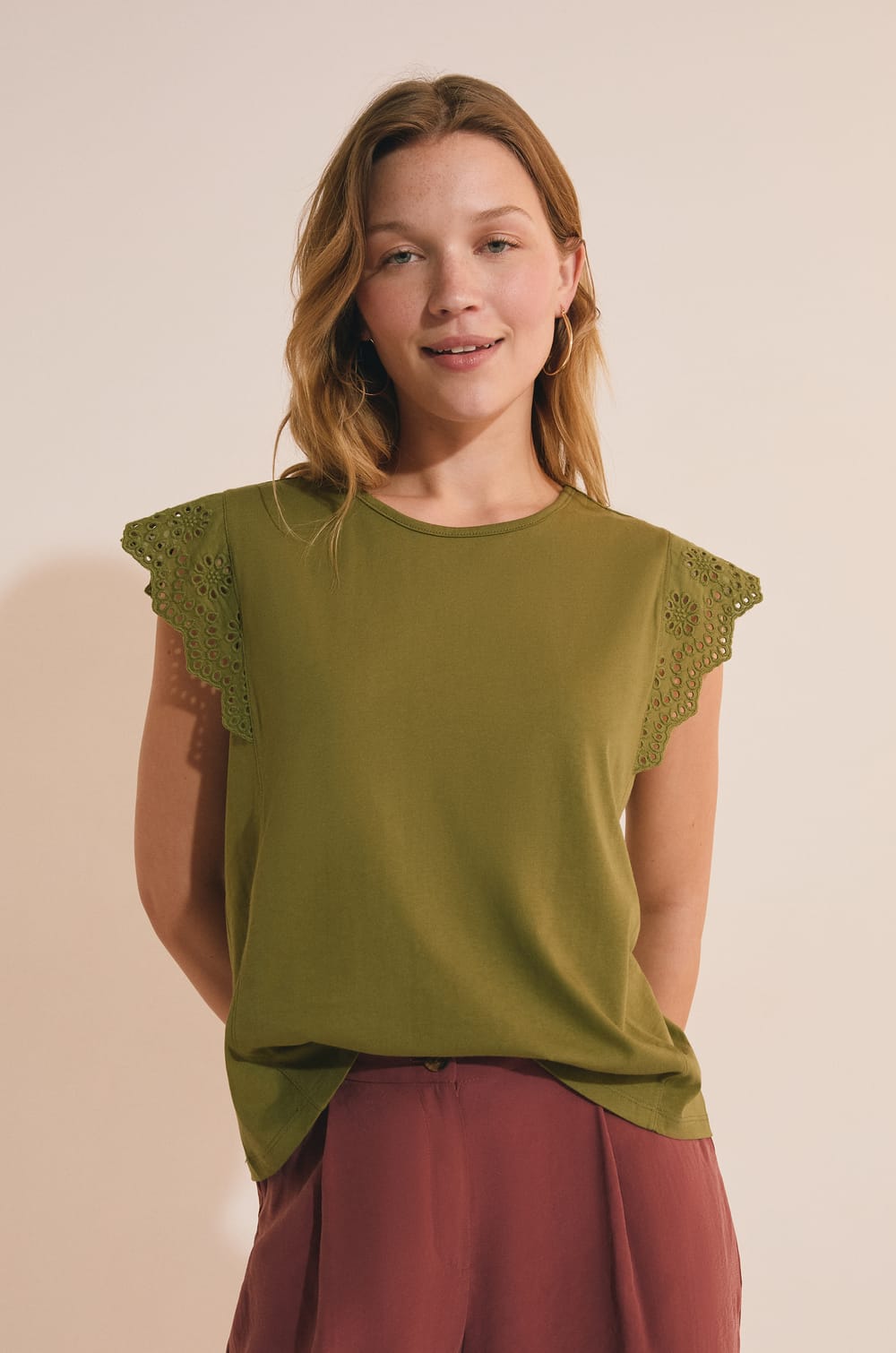 Camiseta de algod&oacute;n con detalles bordados;${refinementColor}