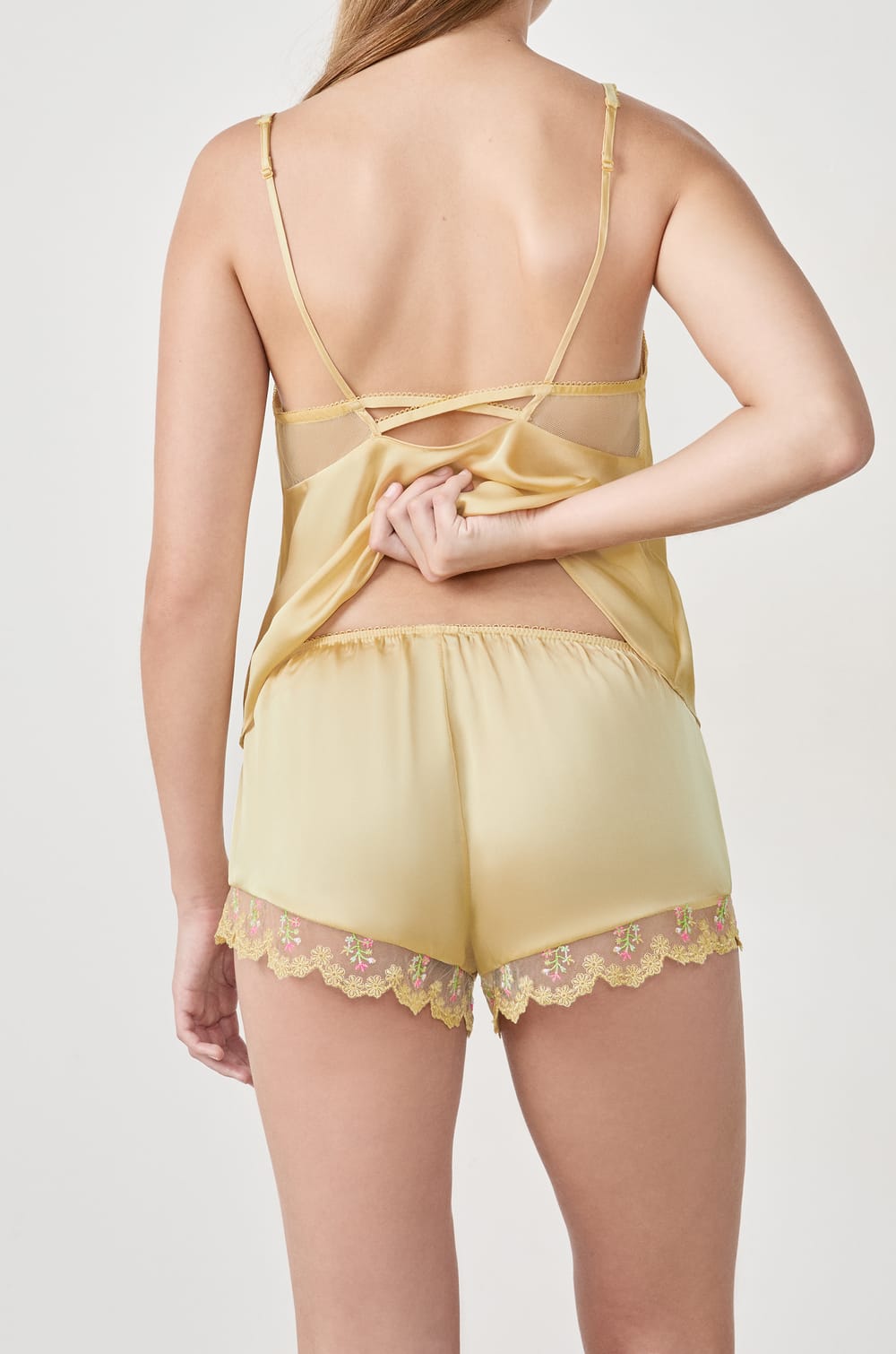 Satijnen shorts met kanten details;${refinementColor}