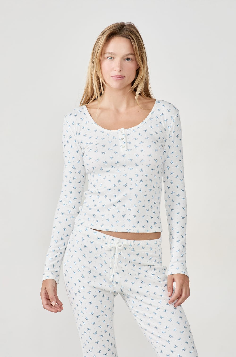 T-shirt de pyjama avec imprimé nœuds;${refinementColor}
