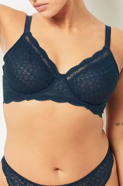 Balconette Minimizer Bra with -1 Size Effect;${refinementColor}