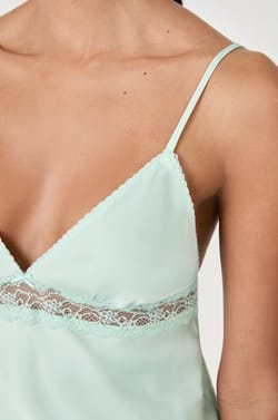 Saténový pyžamový top;${refinementColor}